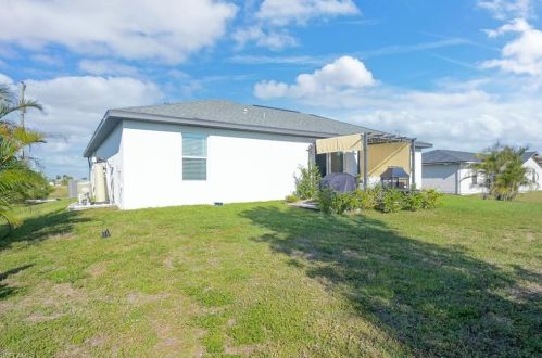 1123 4th Pl, Cape Coral FL  33990-0028 exterior