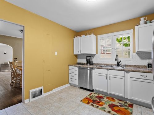 1108 8 St, Manitowoc WI 54220-2818 exterior