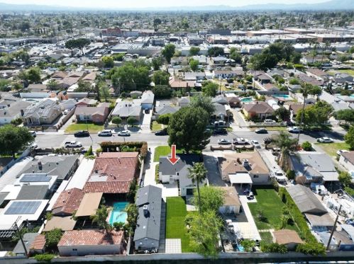 8042 Irvine Ave, North Hollywood CA  91605-1646 exterior