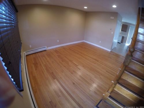 16 Lawton Rd, Manchester, CT 06042-3600