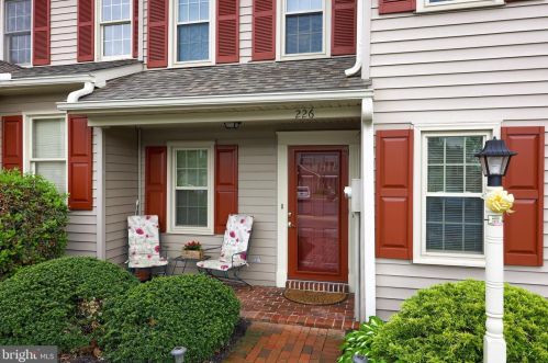 226 Sand Ct, Ephrata, PA 17522-2646
