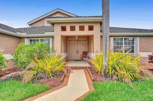 920 203rd Ave, Hollywood FL  33029-3439 exterior