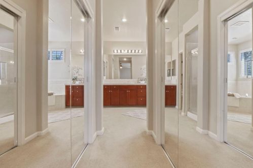 2044 Sugarbowl Way, Lodi CA  95242-4752 exterior