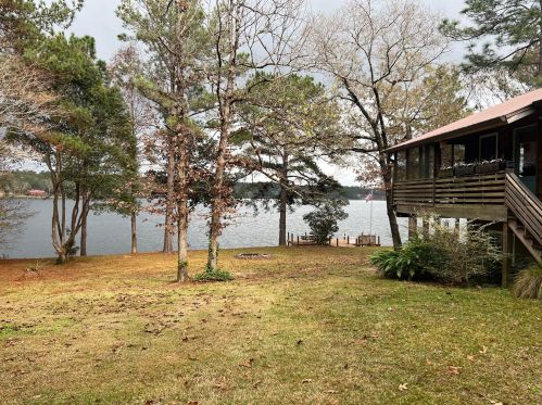 914 Spring Lake Rd, Defuniak Springs, FL 32433-4377