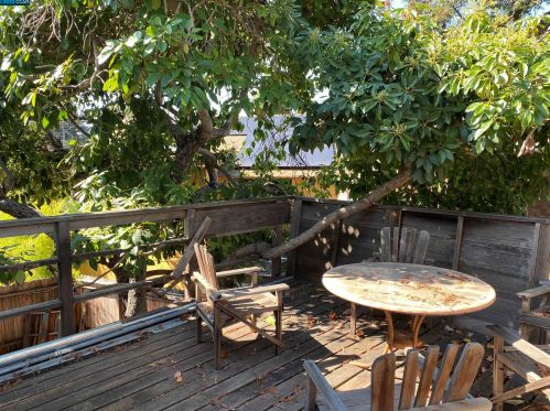 5839 Ayala Ave, Oakland CA  94609-1552 exterior