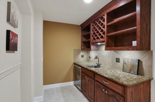 2209 Roadrunner Dr, Lewisville TX  75022-7885 exterior