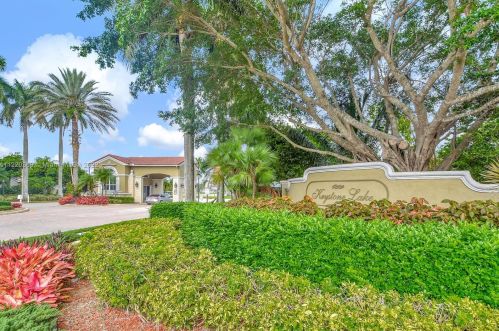 18856 23rd Pl, Hollywood FL  33029-5340 exterior