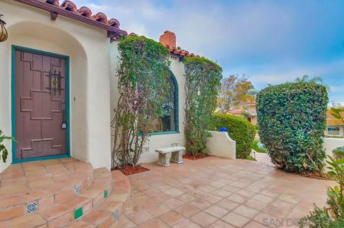 3211 Dumas St, San Diego CA 92106-1317 exterior