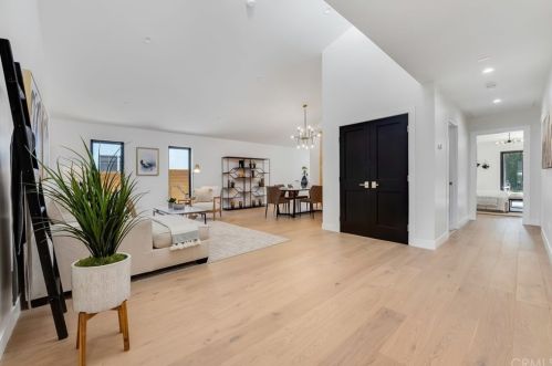 4709 Norwich Ave, Van Nuys CA  91403-2017 exterior