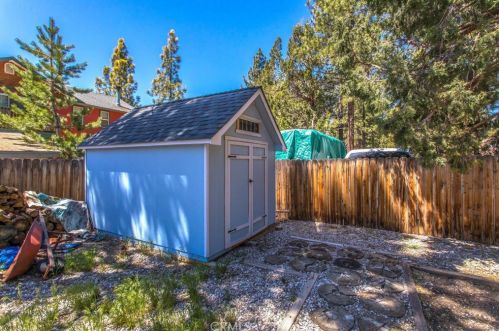 901 Myrtle Ave, Big Bear City CA  92314-9790 exterior