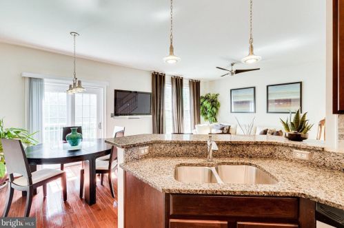 6857 Hartzell Hill Ln, Haymarket VA  20169-4944 exterior