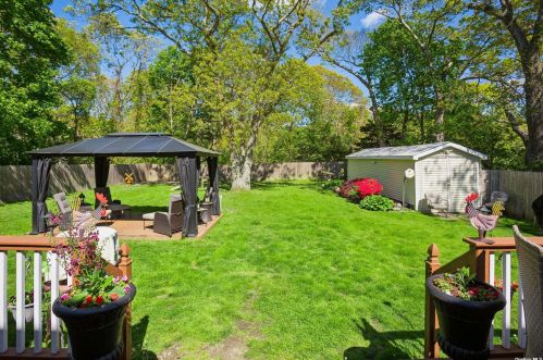 147 Washington Ave, Holtsville NY  11742-1051 exterior