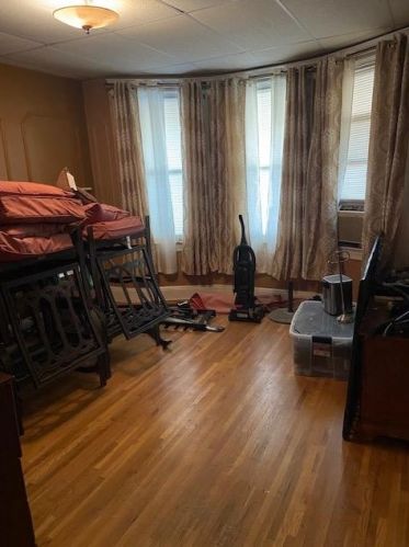 66 17th St, Bayonne, NJ 07002-4425