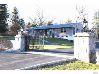 78 Skyline Ln, Stamford, CT 06903-2915