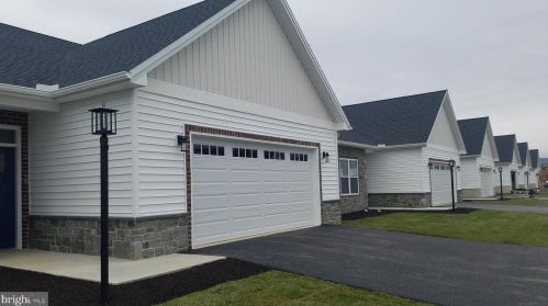 110 Cardinal Dr, Lees Cross Roads, PA 17257-9585