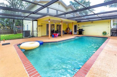 101 Winding Willow Dr, Palm Harbor, FL 34683-5830