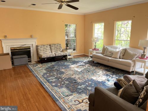 7910 Oxfarm Ct, Bowie, MD 20715-4631