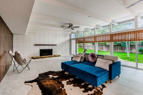 1815 Ridgewood Dr, Bakersfield CA 93306-3831 exterior