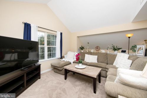 106 Alexander Rd, Beverly NJ  08010-3112 exterior