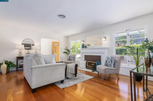 6 La Sombra Ct, Orinda, CA 94563-4029