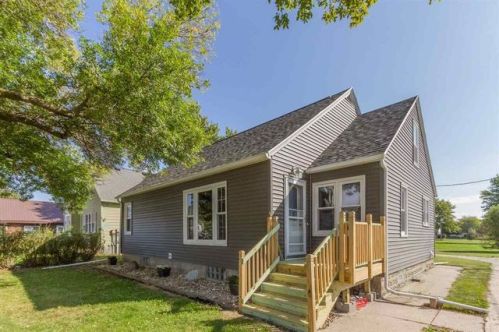 125 6th St, Shady Grove, IA 50648-1043