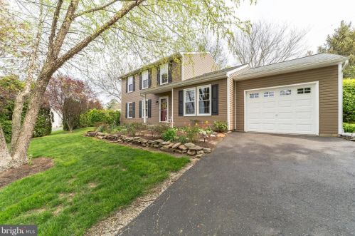 805 Bridge St, Parkesburg, PA 19365-1346