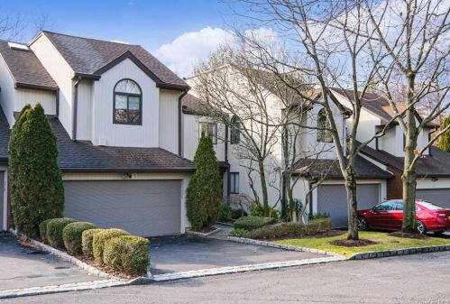 51 Brookridge Rd, New Rochelle, NY 10804-3008