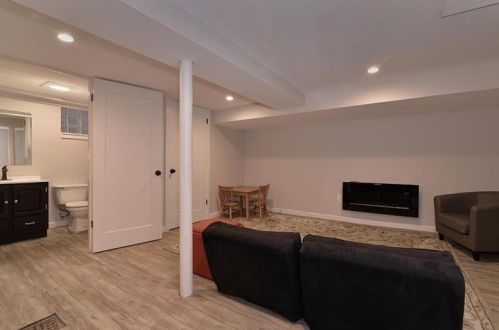 762 Montclair St, Pittsburgh PA 15217-2854 exterior