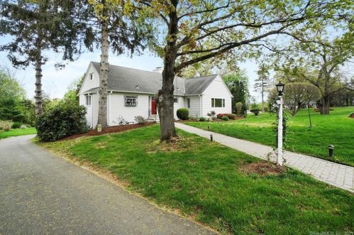 27 Green Hill Rd, North Haven, CT 06473-2139