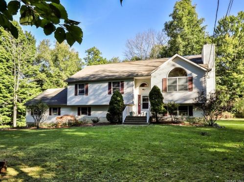 114 Shawangunk Rd, Middletown, NY 10941-3112