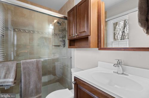 6010 Rdg Frd Dr, Springfield VA 22015-3651 exterior