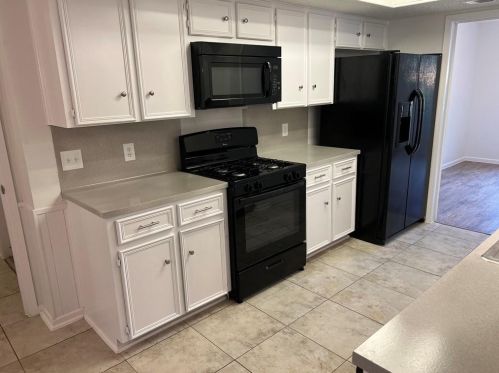 207 Deepwood Dr, Georgetown TX  78628-8303 exterior