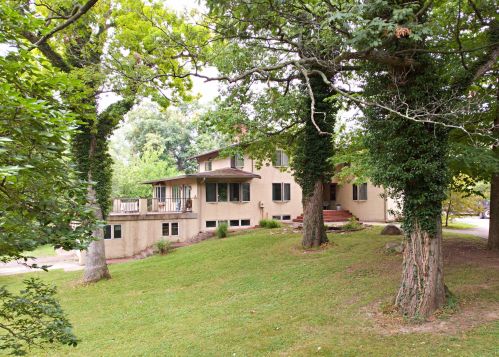 355 Meadow Ln, Springfield, OH 45505-1656