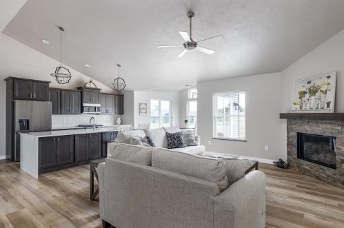 1730 Addie Pkwy, Oshkosh, WI 54904-6953