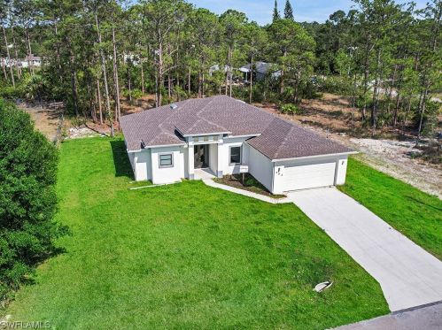 902 Williams Ave, Lehigh Acres, FL 33972-8133