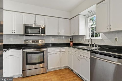 605 Warrenton Ter, Leesburg VA  20176-2466 exterior