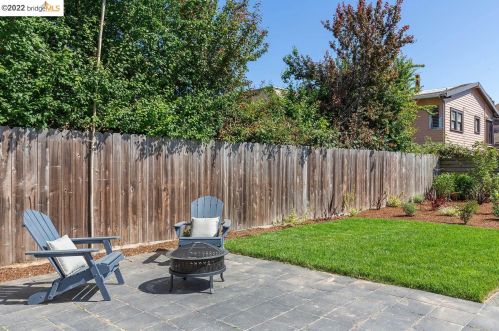 693 32 St, Oakland CA 94609-2932 exterior