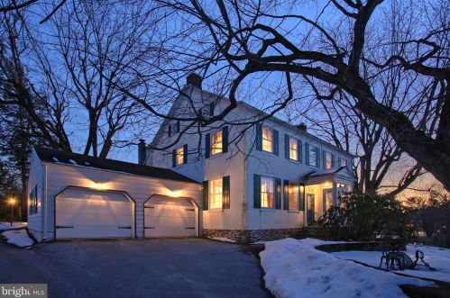 6411 Devonshire Hts Rd, Harrisburg PA 17111-4818 exterior