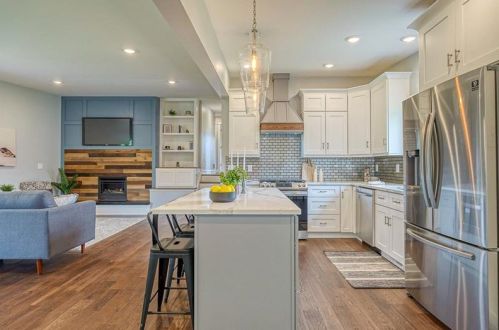 332 Blackhawk Rd, Beaver Falls PA  15010-1406 exterior