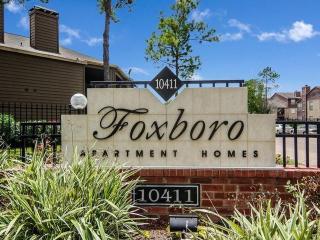 10411 South Dr, Houston TX  77099-2876 exterior