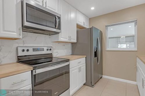 400 Golfview Ter, Boynton Beach, FL 33426-4667