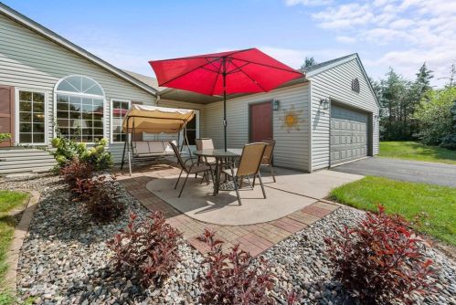 1352 Carriage Dr, Hudson WI  54016-7237 exterior