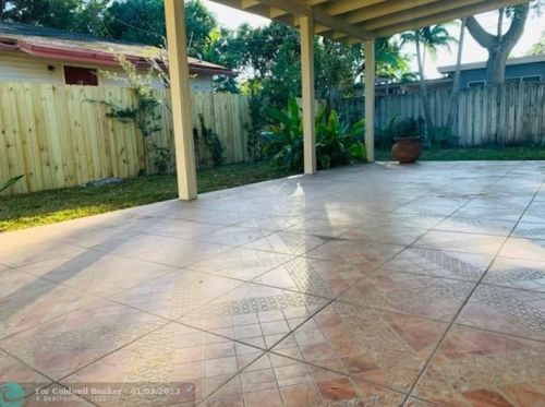 43 4th St, Dania Beach FL  33004-4131 exterior