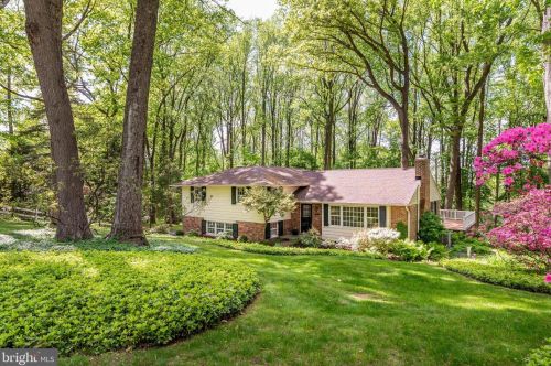 361 Saunders Dr, Wayne, PA 19087-5406