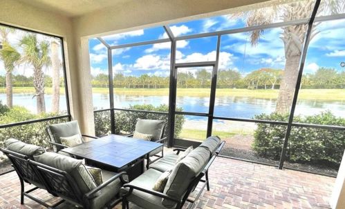 1510 Oceania Dr, Naples, FL 34113
