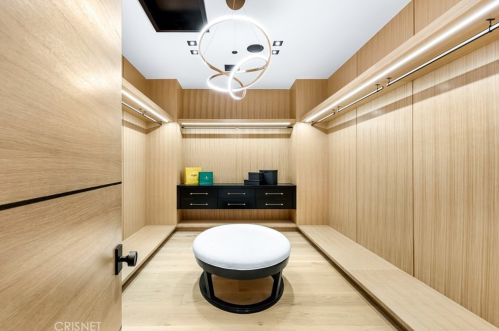 4508 Haskell Ave, Van Nuys CA  91436-3148 exterior