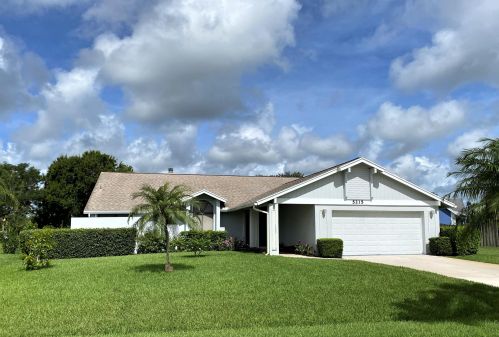 5215 Feather Creek Dr, Fort Pierce, FL 34951-2327