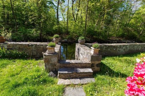 83 Maltbie Ave, Stamford CT  06902-1109 exterior