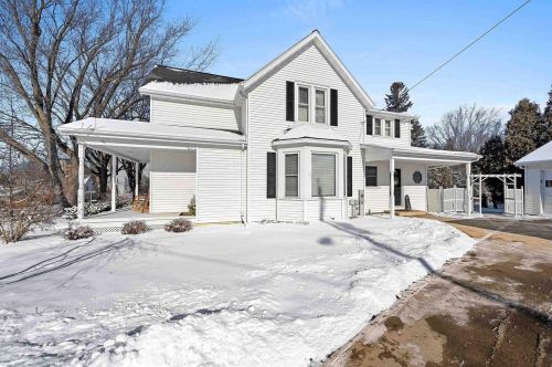 124 Columbia St, Chilton WI  53014-1418 exterior