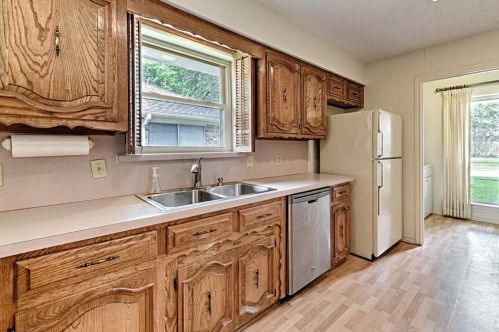 1319 Huntington Dr, Richardson TX  75080-2810 exterior